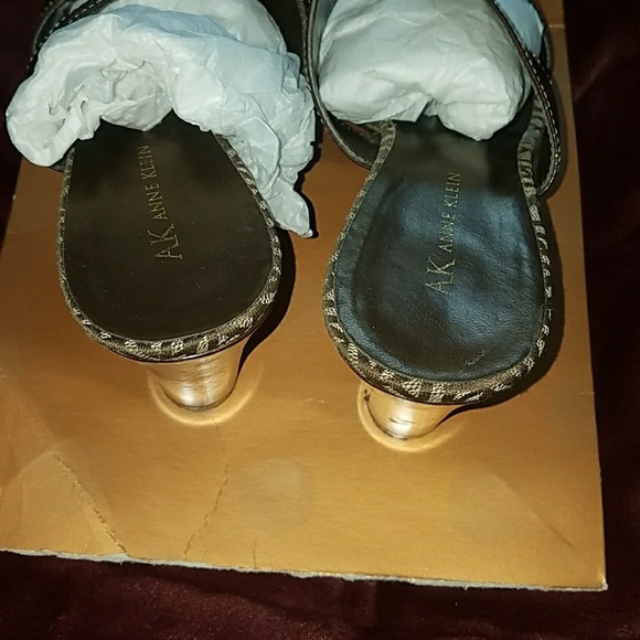 Cute and stylish sandals - Picture 2 of 5